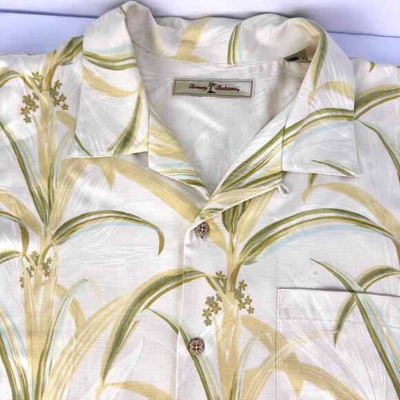 Tommy Bahama L 100% Silk Yellow White Flower Tropical Short Sleeve Men's Shirt - Picture 3 of 9